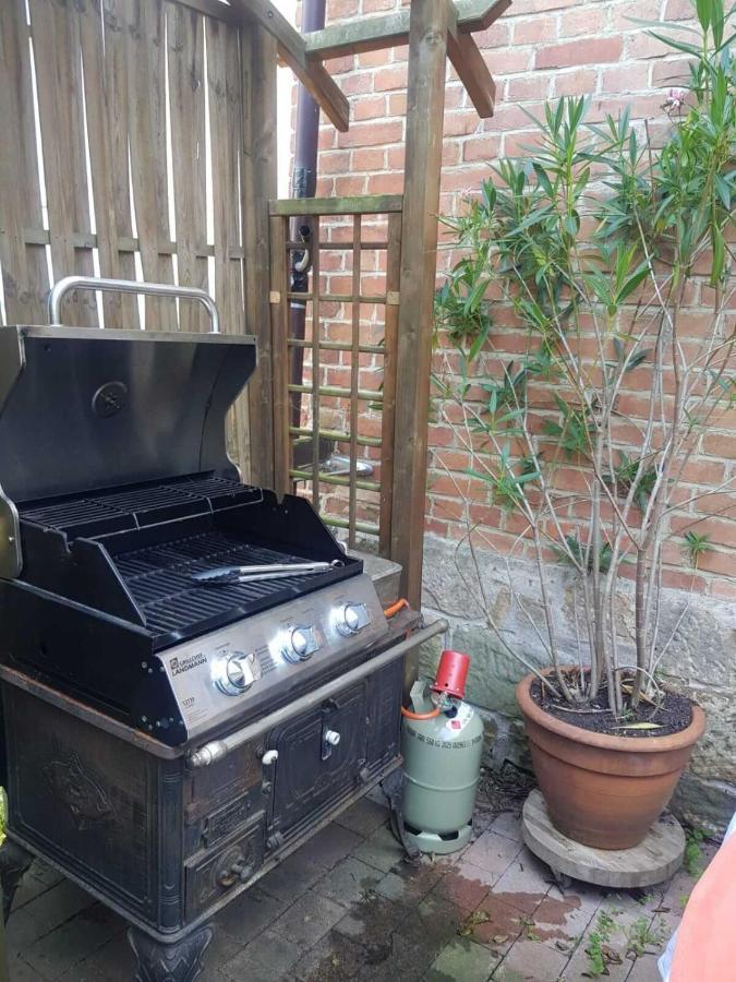 Aeltestes Haus In Quentel - Ferienwohnung 1 Mit Kleinem Garten Lichtenau المظهر الخارجي الصورة
