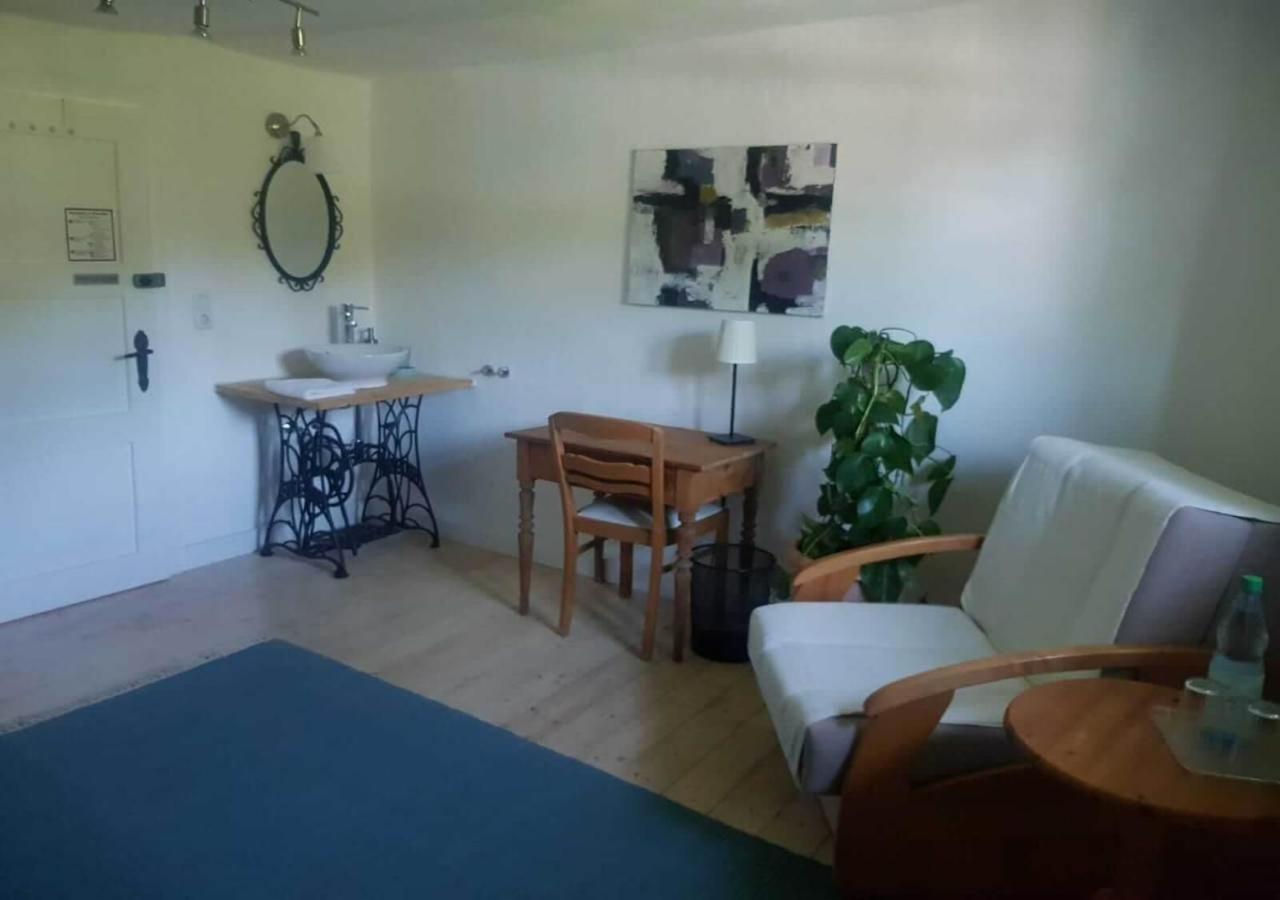 Aeltestes Haus In Quentel - Ferienwohnung 1 Mit Kleinem Garten Lichtenau المظهر الخارجي الصورة